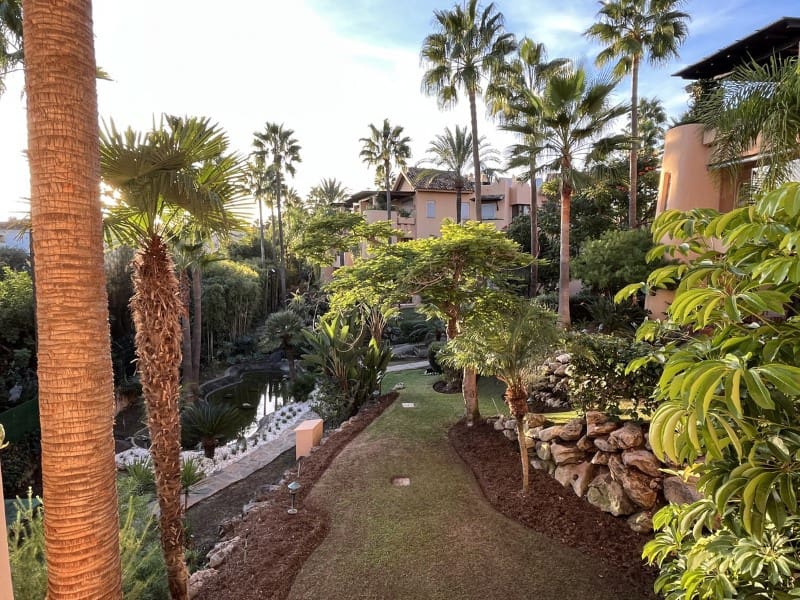 2 slaapkamer Appartement te koop in Los Monteros met zwembad - € 1.350.000 (Ref: 9574915)