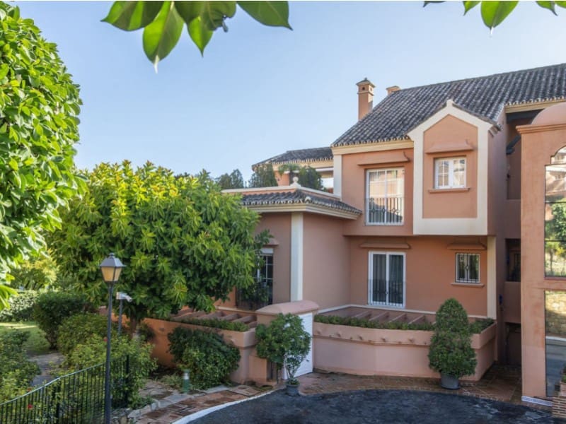 3 sovrum Lägenhet till salu i Nueva Andalucia med pool - 775 000 € (Ref: 9574923)