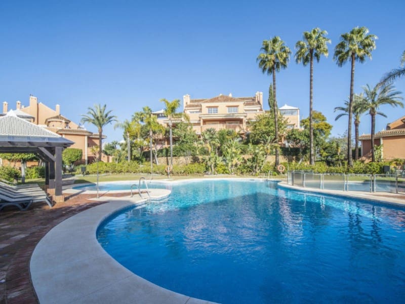 3 sovrum Lägenhet till salu i Nueva Andalucia med pool - 775 000 € (Ref: 9574923)
