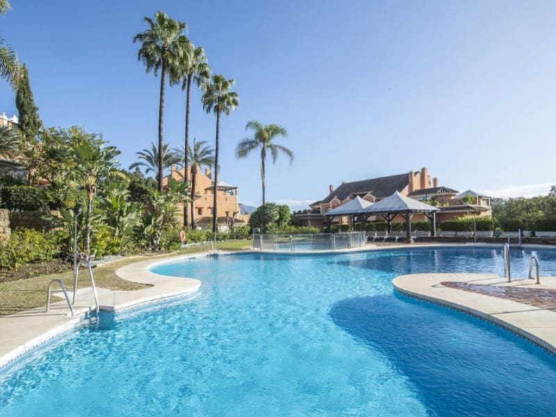 3 sovrum Lägenhet till salu i Nueva Andalucia med pool - 775 000 € (Ref: 9574923)