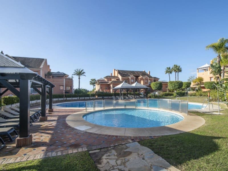 3 sovrum Lägenhet till salu i Nueva Andalucia med pool - 775 000 € (Ref: 9574923)