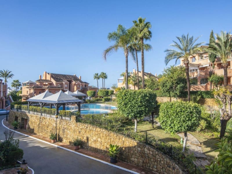 3 sovrum Lägenhet till salu i Nueva Andalucia med pool - 775 000 € (Ref: 9574923)