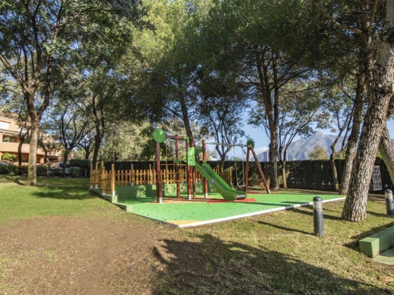 3 sovrum Lägenhet till salu i Nueva Andalucia med pool - 775 000 € (Ref: 9574923)