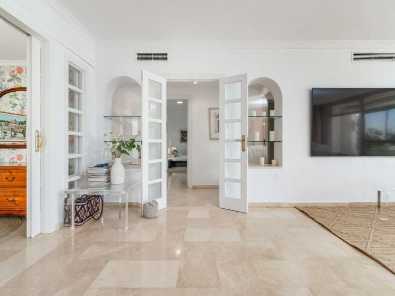 3 slaapkamer Appartement te koop in Los Monteros met zwembad garage - € 2.640.000 (Ref: 9574924)