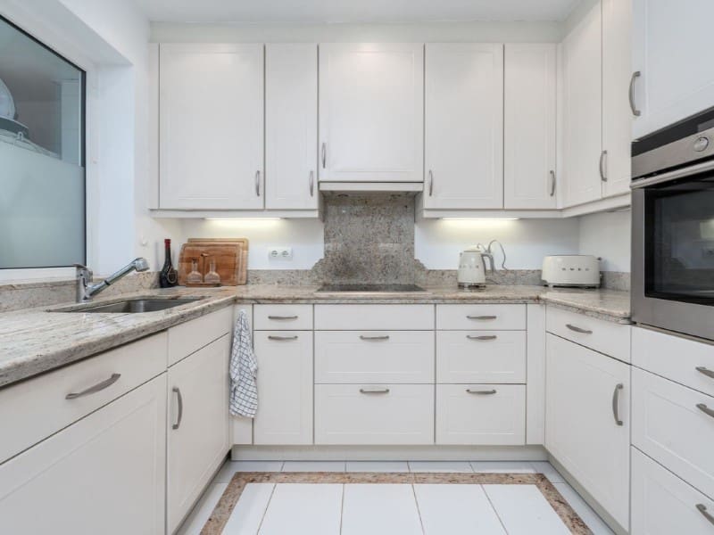 3 slaapkamer Appartement te koop in Los Monteros met zwembad garage - € 2.640.000 (Ref: 9574924)