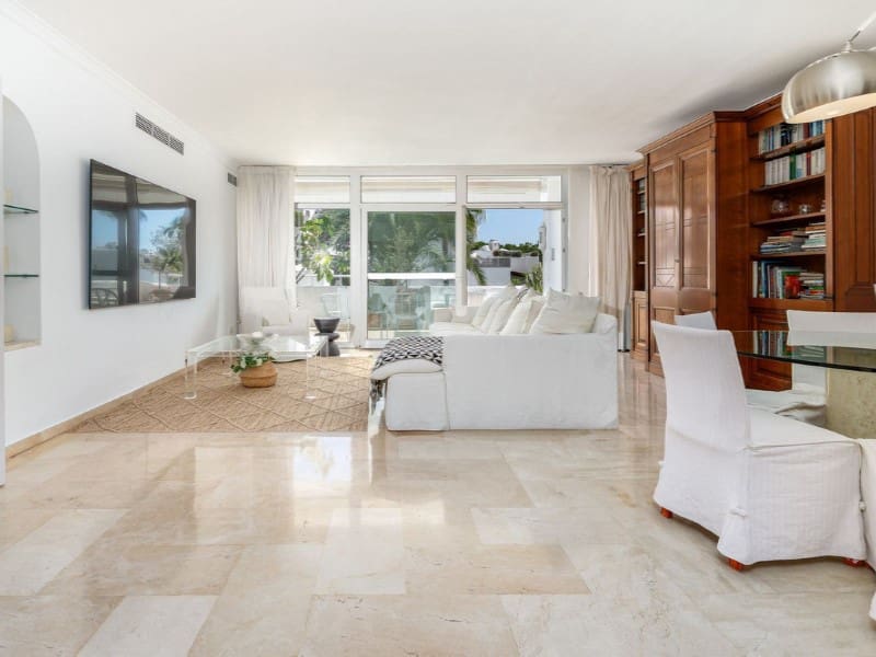 3 slaapkamer Appartement te koop in Los Monteros met zwembad garage - € 2.640.000 (Ref: 9574924)
