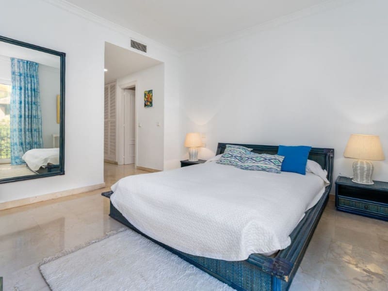 3 slaapkamer Appartement te koop in Los Monteros met zwembad garage - € 2.640.000 (Ref: 9574924)