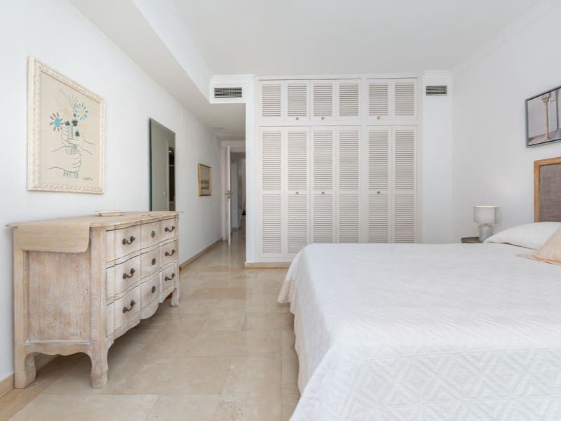 3 slaapkamer Appartement te koop in Los Monteros met zwembad garage - € 2.640.000 (Ref: 9574924)