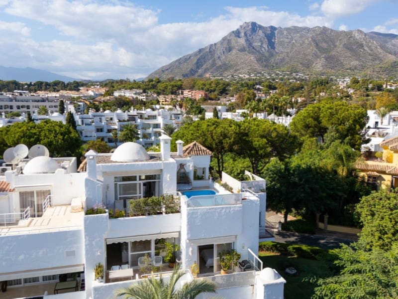 3 slaapkamer Appartement te koop in Los Monteros met zwembad garage - € 2.640.000 (Ref: 9574924)