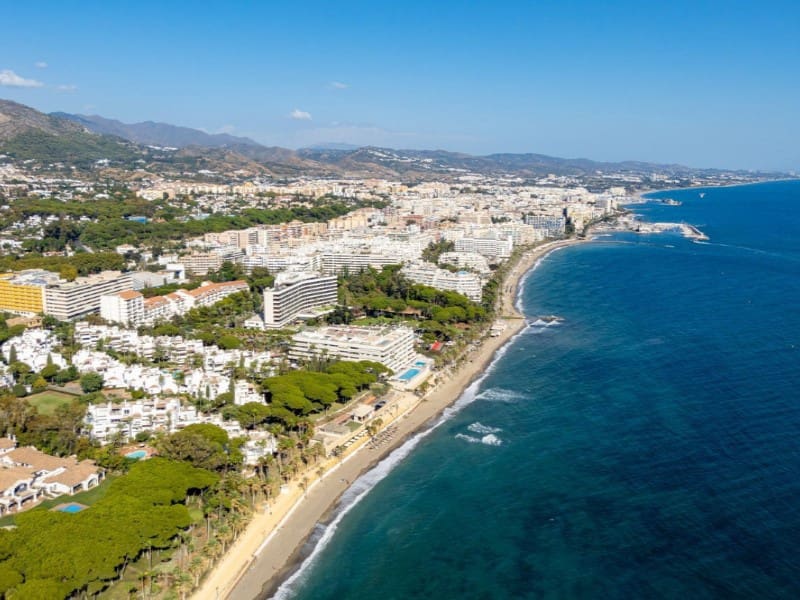 3 slaapkamer Appartement te koop in Los Monteros met zwembad garage - € 2.640.000 (Ref: 9574924)