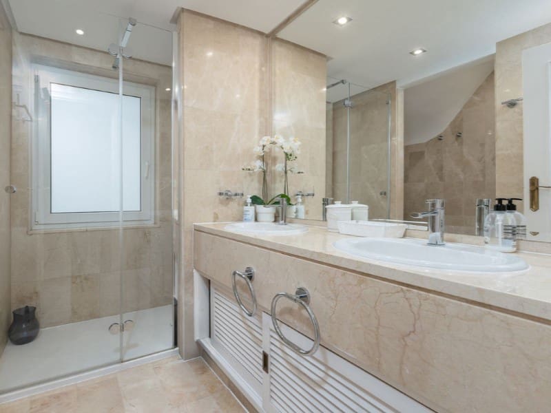 3 slaapkamer Appartement te koop in Los Monteros met zwembad garage - € 2.640.000 (Ref: 9574924)