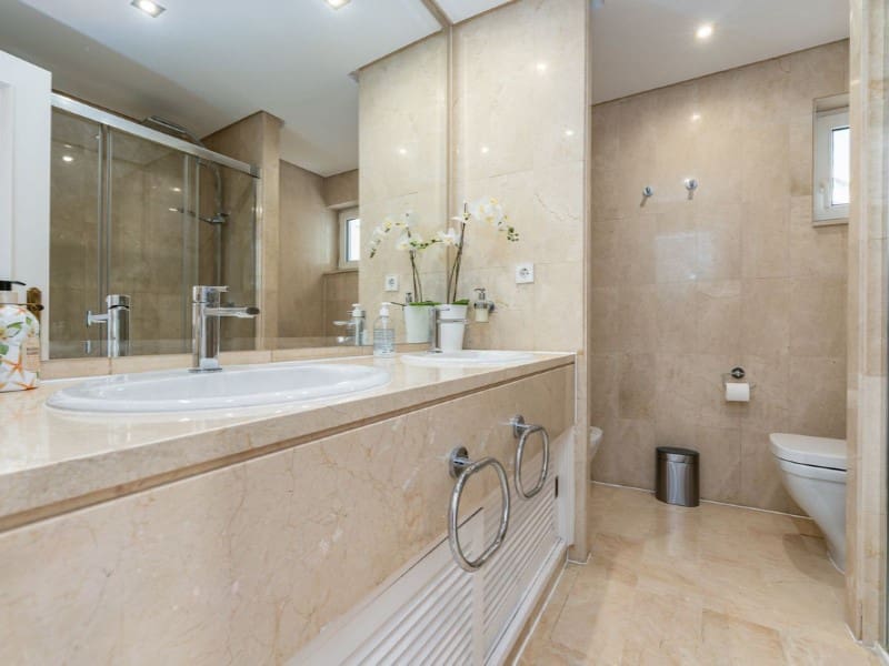 3 slaapkamer Appartement te koop in Los Monteros met zwembad garage - € 2.640.000 (Ref: 9574924)