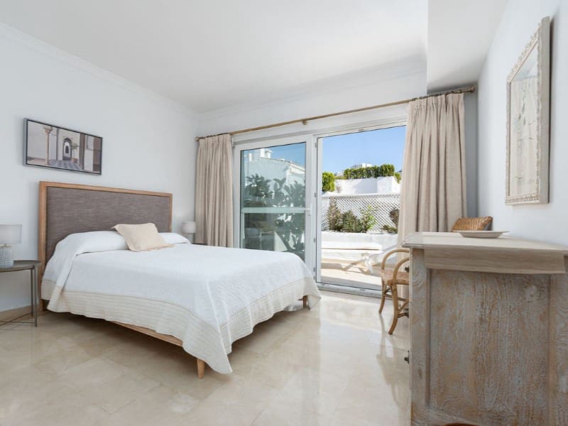 3 slaapkamer Appartement te koop in Los Monteros met zwembad garage - € 2.640.000 (Ref: 9574924)