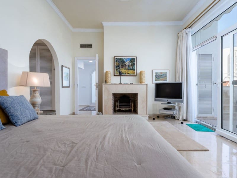 3 slaapkamer Appartement te koop in Los Monteros met zwembad garage - € 2.640.000 (Ref: 9574924)