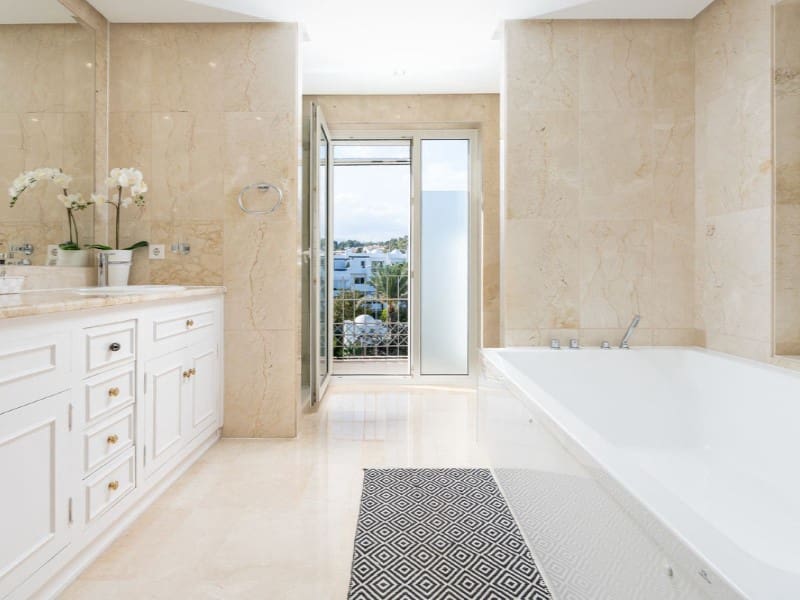 3 slaapkamer Appartement te koop in Los Monteros met zwembad garage - € 2.640.000 (Ref: 9574924)