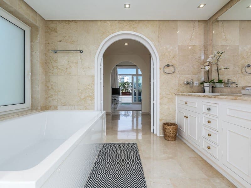 3 slaapkamer Appartement te koop in Los Monteros met zwembad garage - € 2.640.000 (Ref: 9574924)