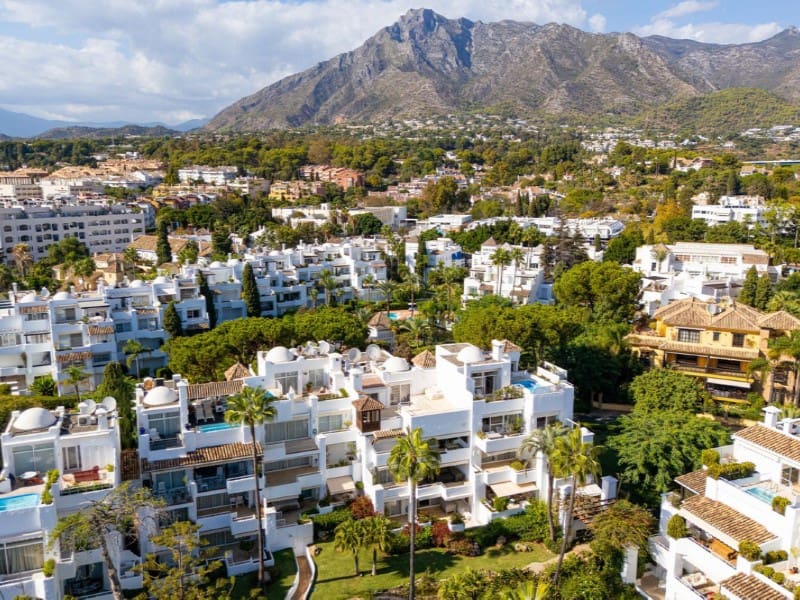 3 slaapkamer Appartement te koop in Los Monteros met zwembad garage - € 2.640.000 (Ref: 9574924)