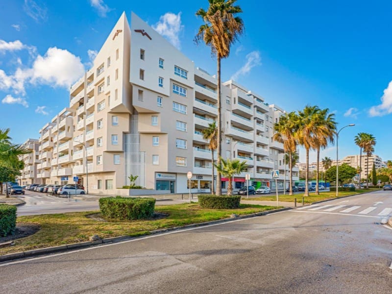 Apartamento de 3 habitaciones en Nueva Andalucia en venta con piscina - 565.000 € (Ref: 9574927)