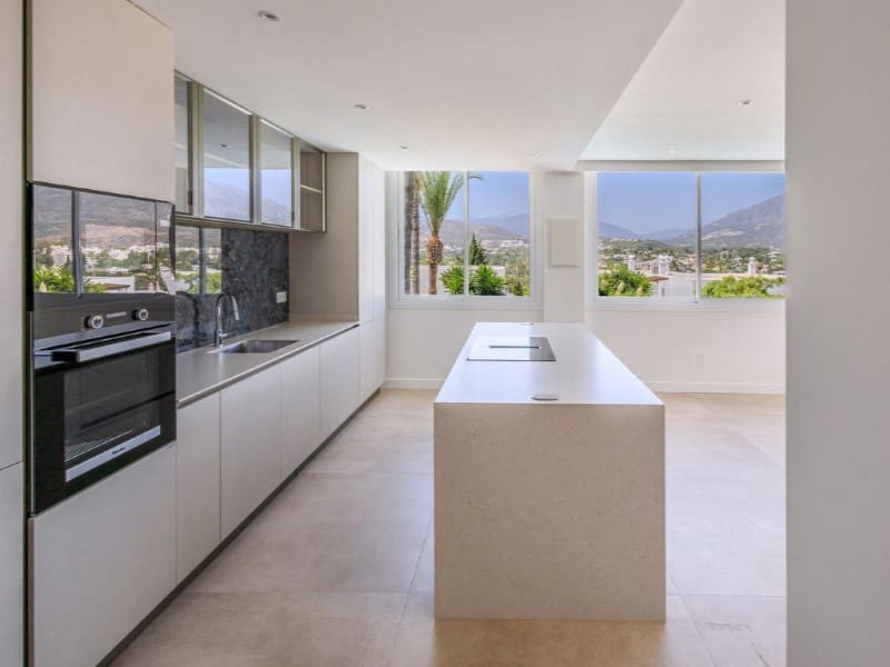 2 sovrum Lägenhet till salu i Nueva Andalucia med pool garage - 690 000 € (Ref: 9574928)