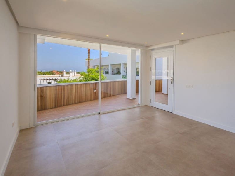 2 sovrum Lägenhet till salu i Nueva Andalucia med pool garage - 690 000 € (Ref: 9574928)