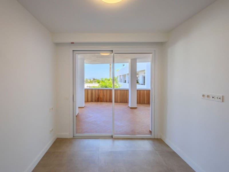 2 sovrum Lägenhet till salu i Nueva Andalucia med pool garage - 690 000 € (Ref: 9574928)