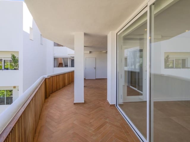 2 soverom Leilighet til salgs i Nueva Andalucía Centro, Marbella med svømmebasseng garasje - € 690 000 (Ref: 9574928)