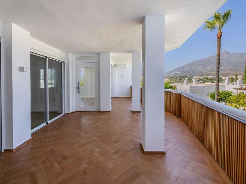 2 sovrum Lägenhet till salu i Nueva Andalucia med pool garage - 690 000 € (Ref: 9574928)