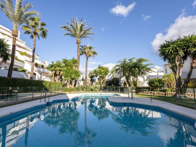 2 soverom Leilighet til salgs i Nueva Andalucía Centro, Marbella med svømmebasseng garasje - € 690 000 (Ref: 9574928)
