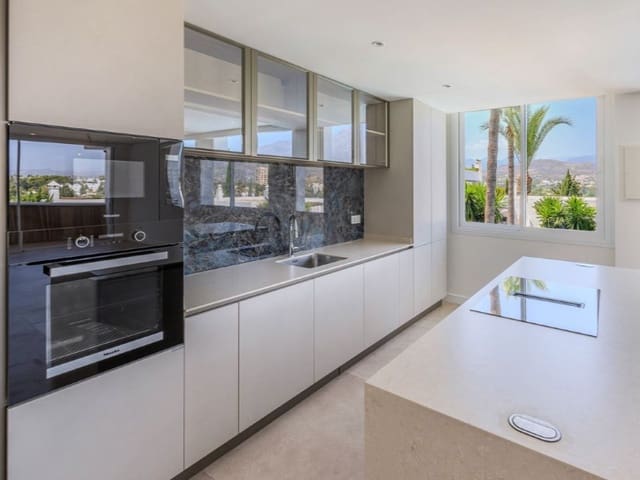 2 soverom Leilighet til salgs i Nueva Andalucía Centro, Marbella med svømmebasseng garasje - € 690 000 (Ref: 9574928)