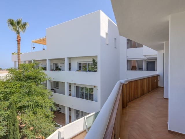 2 soverom Leilighet til salgs i Nueva Andalucía Centro, Marbella med svømmebasseng garasje - € 690 000 (Ref: 9574928)