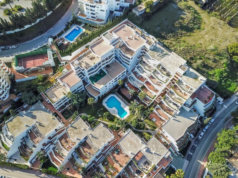 2 sovrum Lägenhet till salu i Nueva Andalucia med pool garage - 690 000 € (Ref: 9574928)