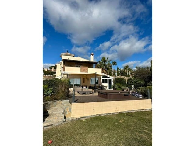 6 Zimmer Villa zu verkaufen in Atalaya-Isdabe, Estepona mit Pool - 1.555.500 € (Ref: 9574931)