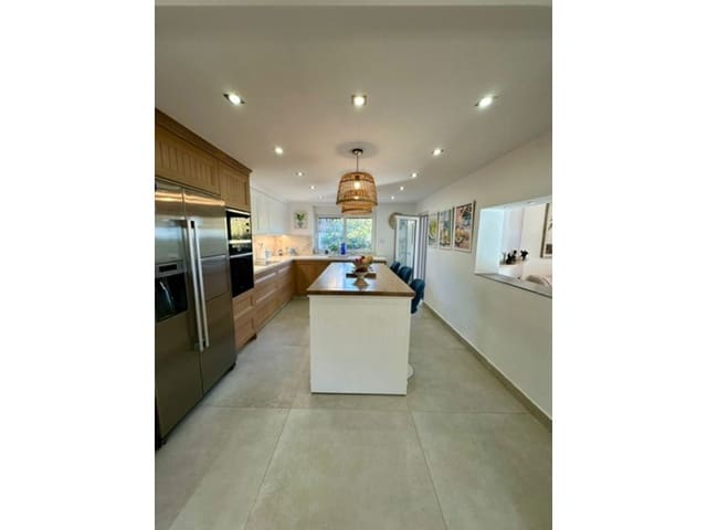 6 Zimmer Villa zu verkaufen in Atalaya-Isdabe, Estepona mit Pool - 1.555.500 € (Ref: 9574931)