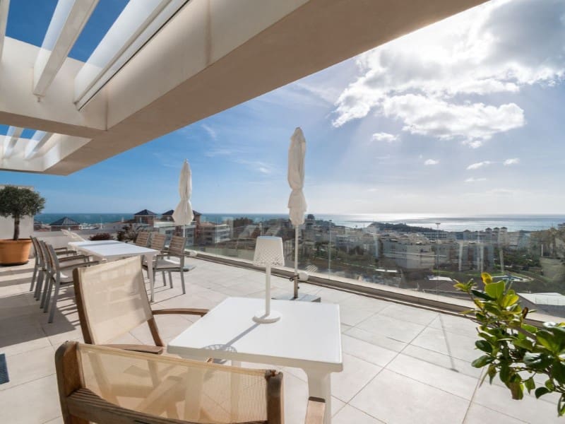 2 Zimmer Apartment zu verkaufen in Estepona mit Pool - 875.000 € (Ref: 9574941)