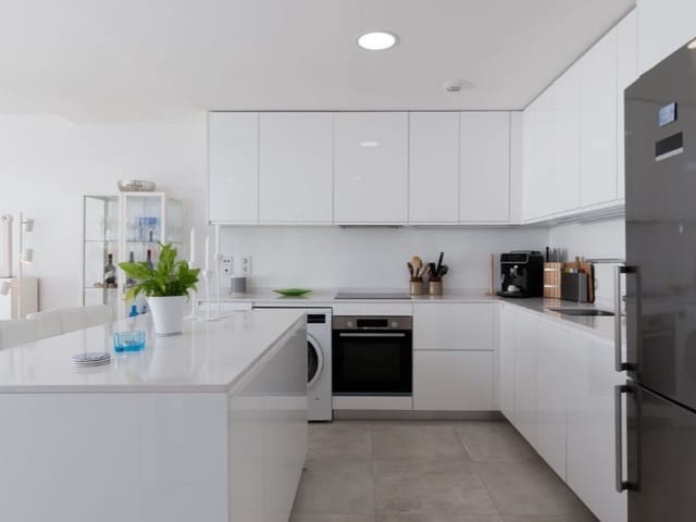 2 Zimmer Apartment zu verkaufen in Puerto de Estepona, Estepona mit Pool - 875.000 € (Ref: 9574941)