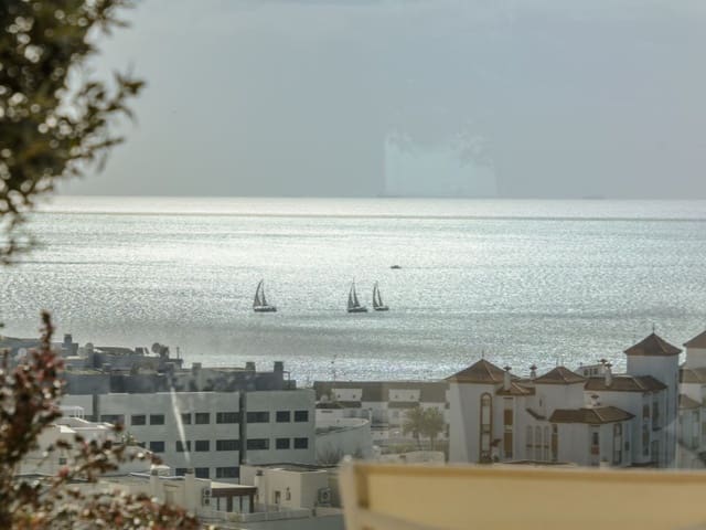 2 Zimmer Apartment zu verkaufen in Puerto de Estepona, Estepona mit Pool - 875.000 € (Ref: 9574941)