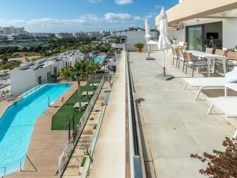 2 Zimmer Apartment zu verkaufen in Estepona mit Pool - 875.000 € (Ref: 9574941)