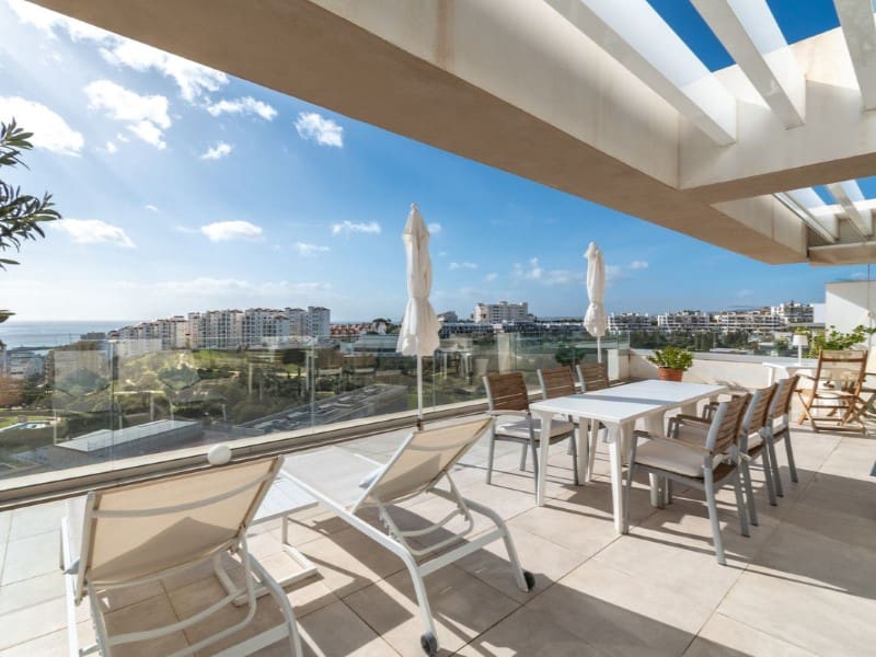 2 Zimmer Apartment zu verkaufen in Estepona mit Pool - 875.000 € (Ref: 9574941)