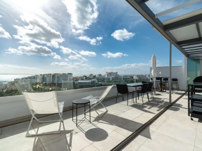 2 Zimmer Apartment zu verkaufen in Estepona mit Pool - 875.000 € (Ref: 9574941)