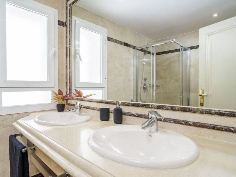 Apartamento de 3 habitaciones en Marbella en venta con piscina garaje - 1.020.000 € (Ref: 9574946)