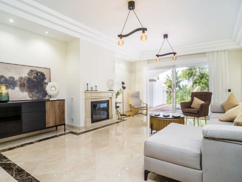 Apartamento de 3 habitaciones en Marbella en venta con piscina garaje - 1.020.000 € (Ref: 9574946)