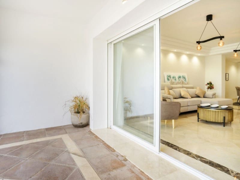 Apartamento de 3 habitaciones en Marbella en venta con piscina garaje - 1.020.000 € (Ref: 9574946)