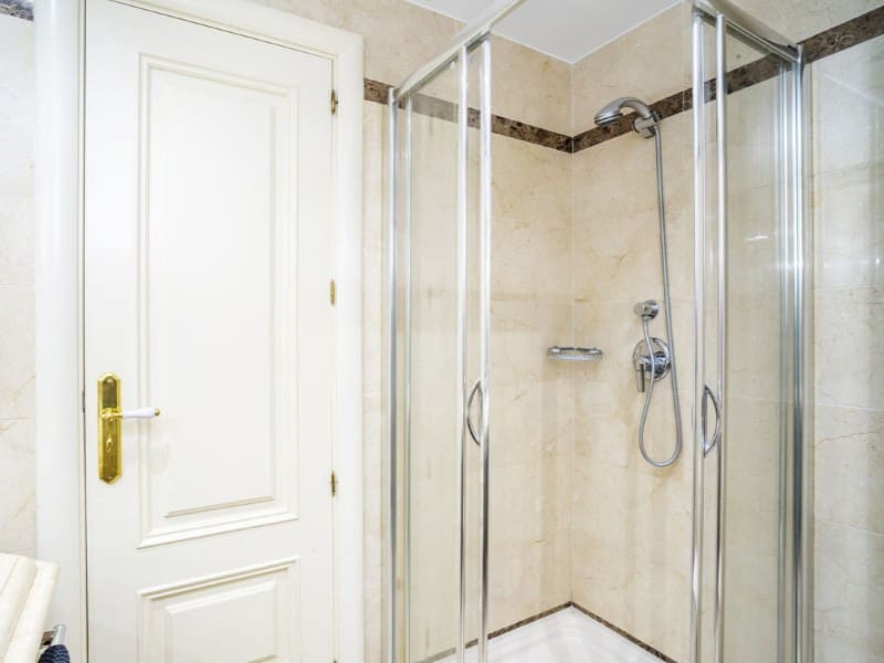 Apartamento de 3 habitaciones en Marbella en venta con piscina garaje - 925.000 € (Ref: 9574947)