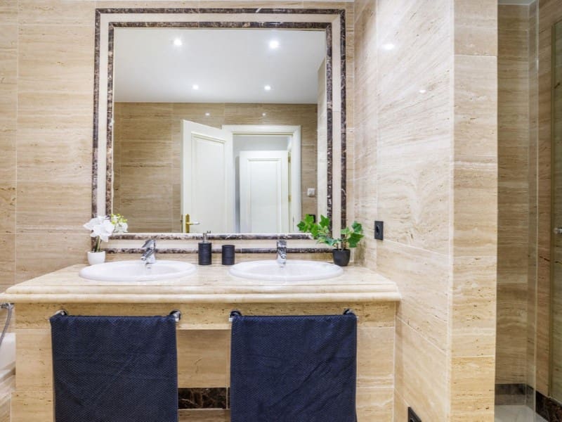 Apartamento de 3 habitaciones en Marbella en venta con piscina garaje - 925.000 € (Ref: 9574947)