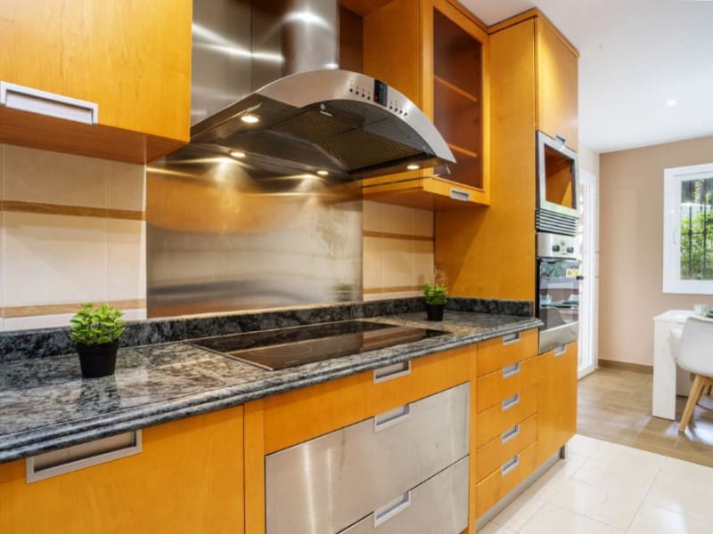 Apartamento de 3 habitaciones en Marbella en venta con piscina garaje - 925.000 € (Ref: 9574947)