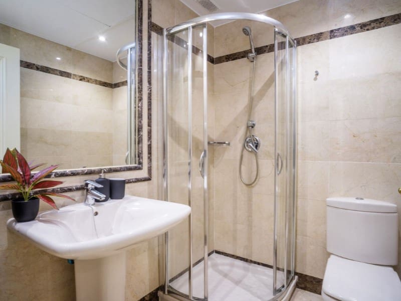 Apartamento de 3 habitaciones en Marbella en venta con piscina garaje - 925.000 € (Ref: 9574947)