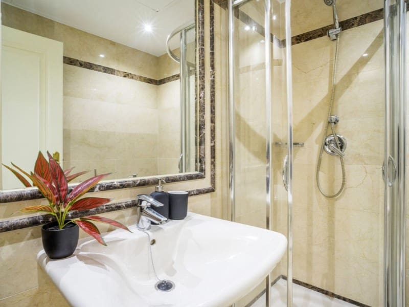 Apartamento de 3 habitaciones en Marbella en venta con piscina garaje - 925.000 € (Ref: 9574947)