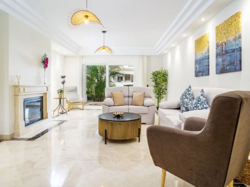 Apartamento de 3 habitaciones en Marbella en venta con piscina garaje - 925.000 € (Ref: 9574947)