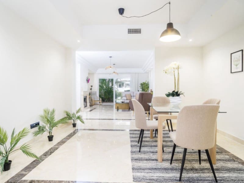 Apartamento de 3 habitaciones en Marbella en venta con piscina garaje - 925.000 € (Ref: 9574947)