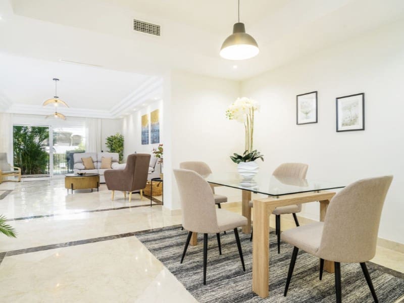 Apartamento de 3 habitaciones en Marbella en venta con piscina garaje - 925.000 € (Ref: 9574947)